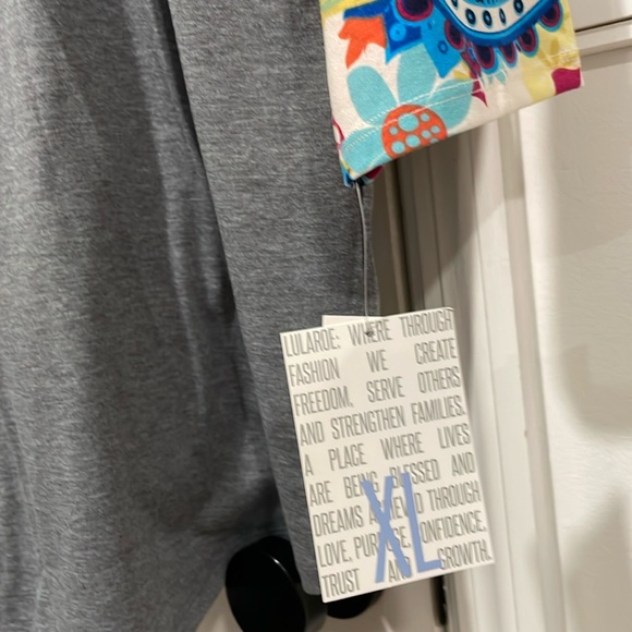 LuLaroe RANDY - XLarge - Picture 3 of 4